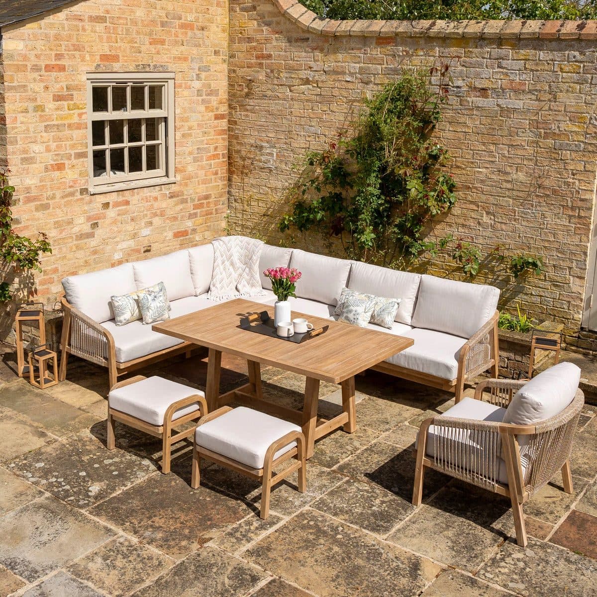 Outdoor corner sofa setting