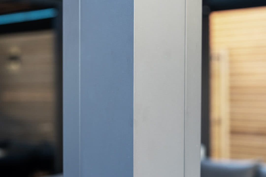 Powder-coated aluminium