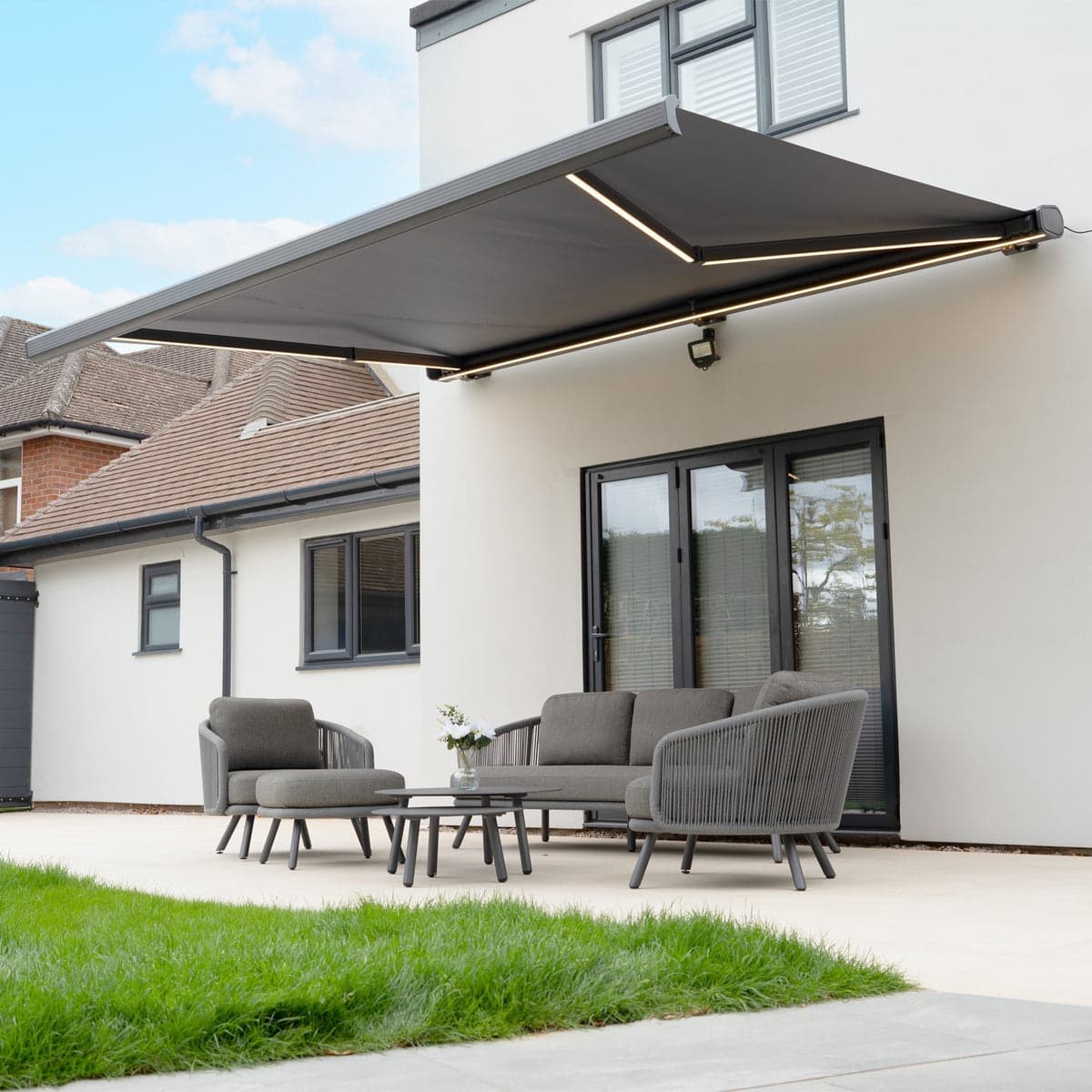 Fully‑cassette motorized retractable awning